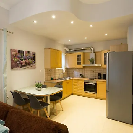 Eleni Apartment *